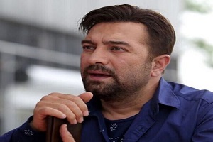 مجید صالحی درکنار همسر و دوقلوهایش