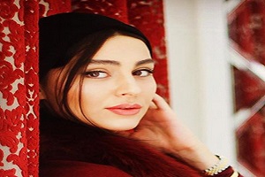 پوشش متفاوت لاله مرزبان (بازیگر سریال آنام) کنار برج ایفل