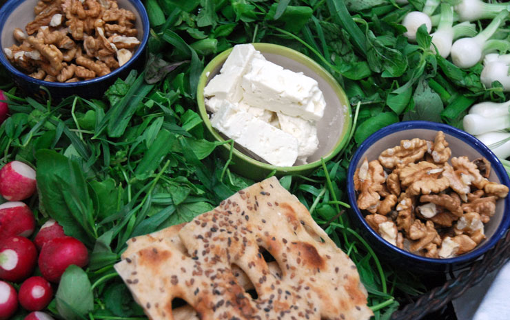 مصرف پنیر با خیار و گوجه