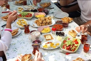 می دانید چرا در ماه رمضان به جای لاغر شدن، چاق می شوید؟!