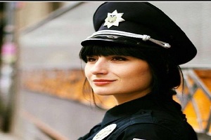 پلیس زن لبنان با لباسی نامتعارف برای جذب گردشگر!!