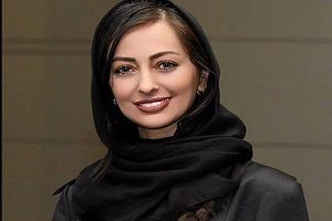 عیادت نفیسه روشن از جمشید مشایخی در بیمارستان