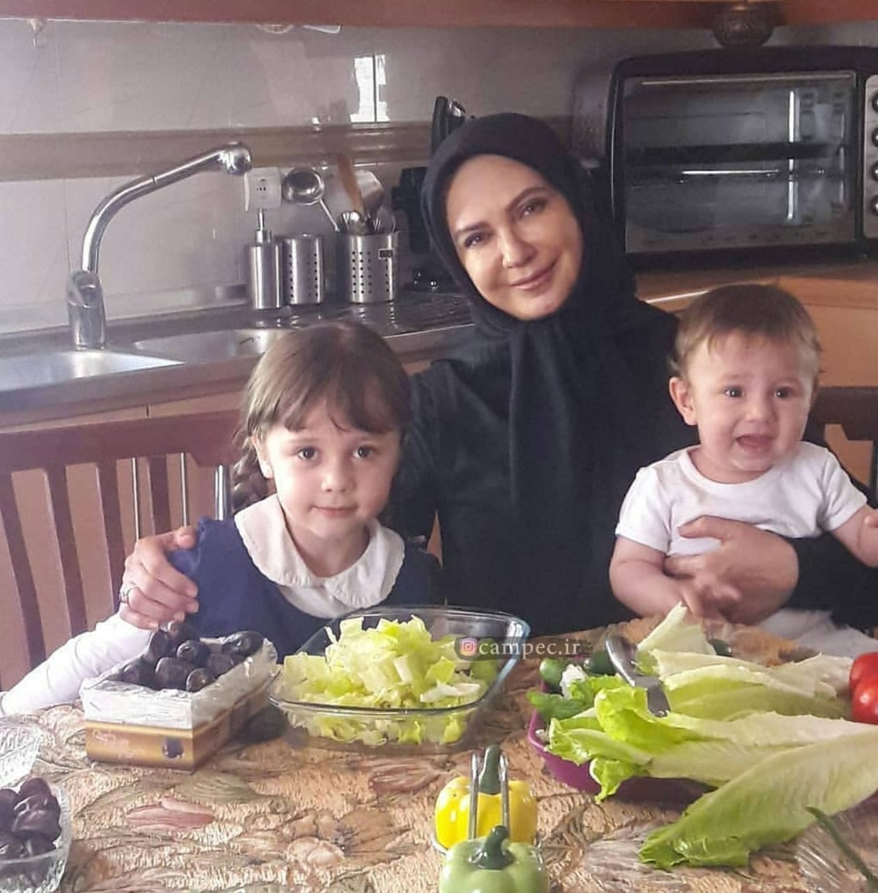 لعیا زنگنه در پشت صحنه سریال پدر لعیا زنگنه در سریال پدر