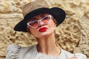جذاب ترین مادربزرگ جهان که سوژه فضای مجازی شد!!