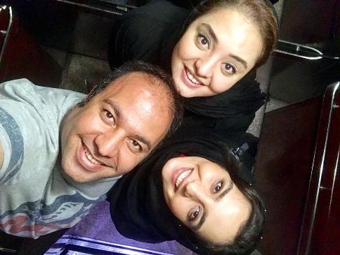 سلفی علی اوجی با نرگس محمدی و خواهرش علی اوجی و همسرش نرگس محمدی