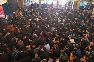امیر حاتمی وزیر دفاع با پوشش متفاوت در مراسم عزاداری