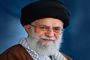 دقت سید علی خامنه ای در پوشیدن لباس‌های نظامی!