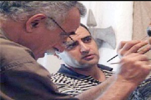حدس بزنید نام این بازیگر معروف گریم شده چیست؟!