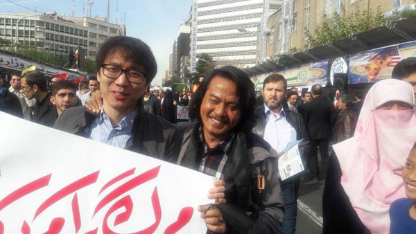 دانشجویان خارجی در راهپیمایی ۱۳ آبان راهپیمایی ۱۳ آبان در تهران