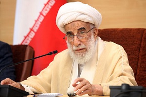 عکس دیدنی از آیت الله جنتی با پوششی متفاوت!