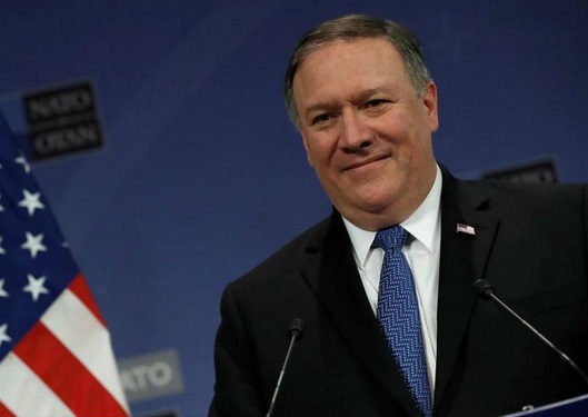 پوشش متفاوت همسر پمپئو وزیر خارجه آمریکا در یک مسجد!!