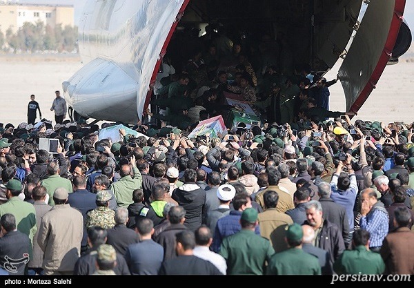 استقبال خانواده شهدای حادثه تروریستی اهواز از پیکر شهدا