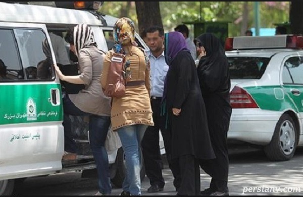 گشت ارشاد در مترو و برخورد با بدحجابان!