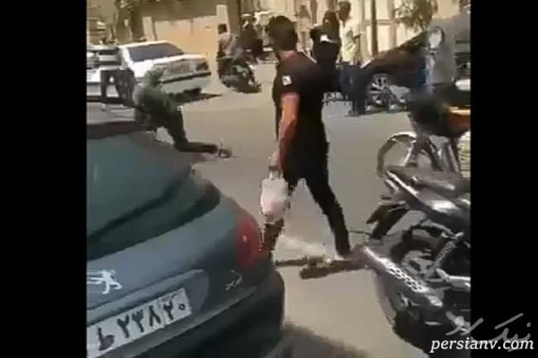 ضارب مامور نیروی انتظامی در چهارراه ولیعصر پس از دستگیری!!