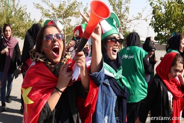حضور زنان در استادیوم آزادی برای اولین بار در بازی ایران و کامبوج!!