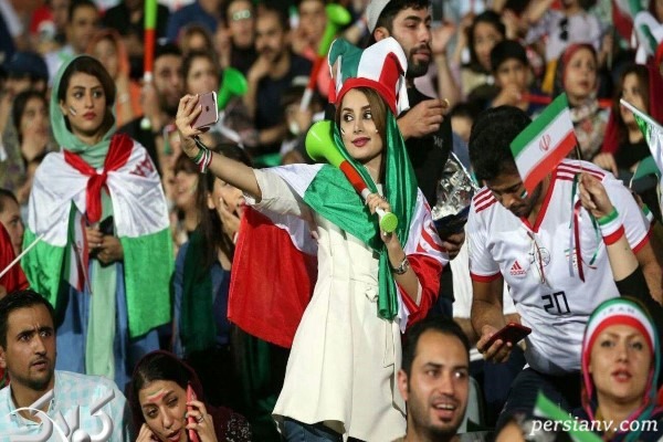 زنان در آزادی | وقتی به مردان آداب ورزشگاه رفتن یاد می‌دهند!!