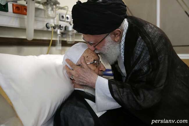 عیادت رهبر انقلاب از آیت الله مکارم شیرازی در بیمارستان!