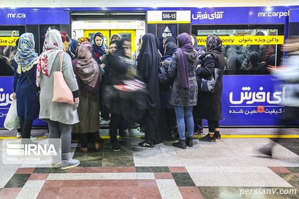 تصاویری از ازدحام مسافران متروی تهران در پی گرانی بنزین