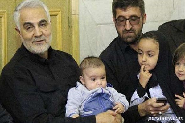 روزی که نوه های سردار سلیمانی به دنیا آمدند | شرط سردار برای عکس با پرسنل