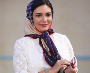 عکسی از بچگی لیندا کیانی بازیگر مانکن در مدرسه
