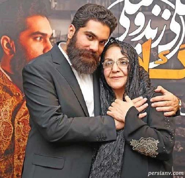 مادر آقای خواننده