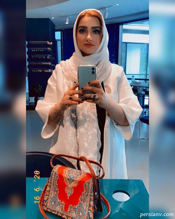 سلفی مجری زن