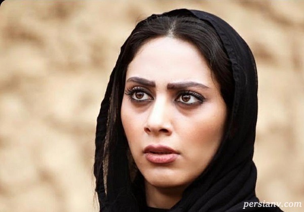 سلفی شادی که مونا فرجاد در کنار پدر و مادرش گرفت