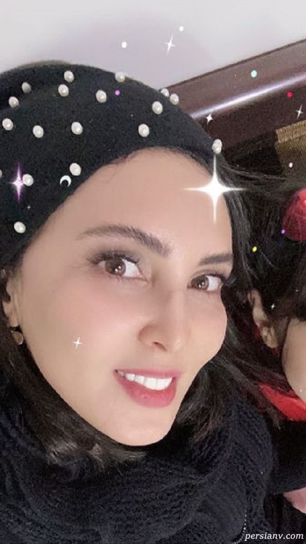 لیلا بلوکات با کلاه مرواریدی لیلا بلوکات با کلاه