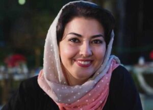 عکس آناهیتا همتی و مادرش در حال گشت و گذار