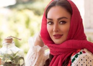 الهام حمیدی و دوستش در بزرگترین فروشگاه لوازم کودک