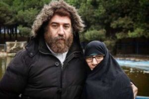 عکس ننه علی انصاریان در روز اول عید بر سر مزار پسر 