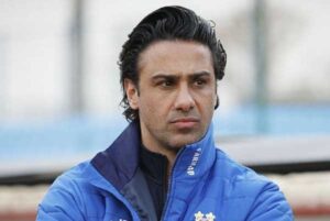 ویدئو جالب از دویدن فرهاد مجیدی با هوادار معلول استقلال در ورزشگاه