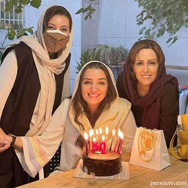 بازیگر زن و دوستانش