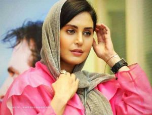 عکسهای بین راهی از صعود الناز شاکردوست به قله کلکچال