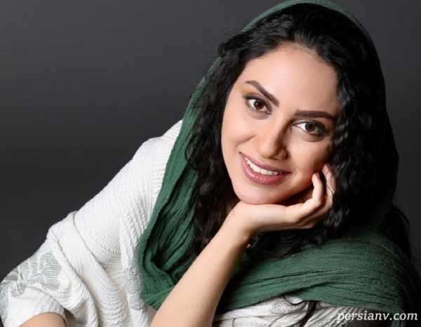 واکنش طنز مونا فرجاد به مادران زحمت کش در کلاس های آنلاین