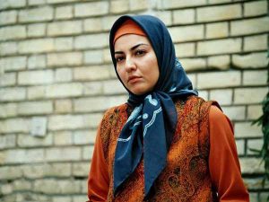 آناهیتا همتی و مادر زیبایش در ساحل دریای خزر