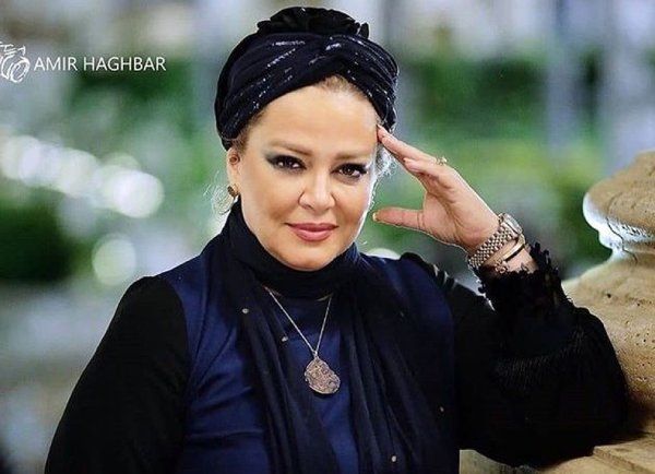 تغییر چهره بهاره رهنما با حجاب کامل در حرم حضرت علی (ع)