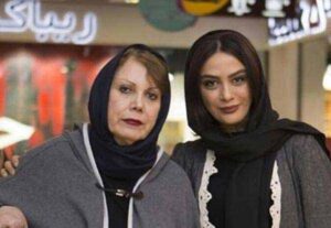 عکس جدید از سنگ مزار مرحوم منیژه افشاری مادر مونا و مارال فرجاد