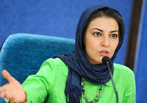 چهره جوان و شاد آناهیتا همتی در جشن تولد 49 سالگی در خانه اش