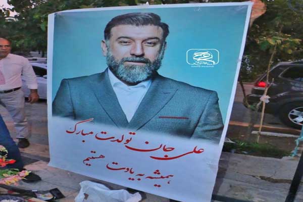 جشن تولد خانوادگی علی انصاریان با حضور مادر , برادر و خواهرش بر سر مزارش