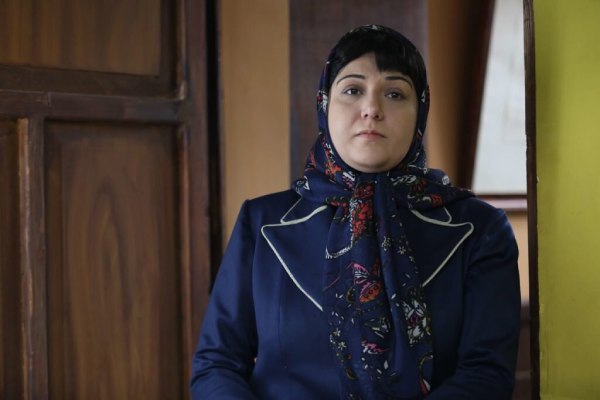 دکلمه خوانی و حرکات موزون عجیب باران کوثری در سریال شبکه مخفی زنان
