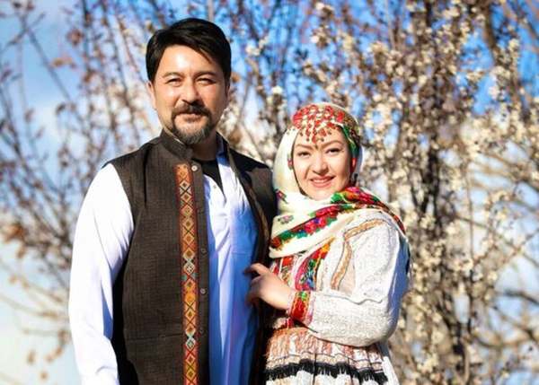 نقاشی زیبای امیرحسین صدیق از چهره همسرش باران خوش اندام