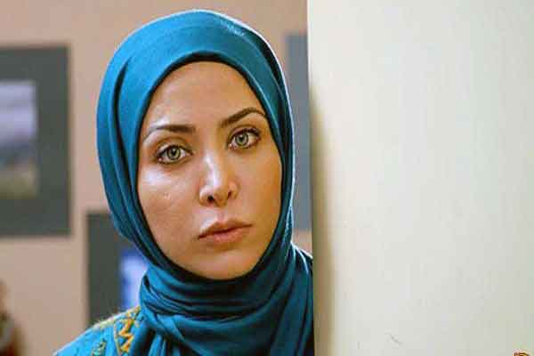 ست شال قرمز مشکی فقیهه سلطانی و دختر زیبایش گندم