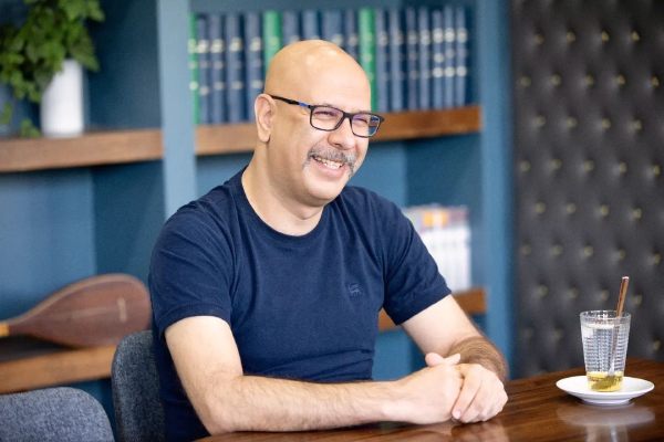 تغییر چهره عجیب و جوان محمد بحرانی با موهای مصنوعی