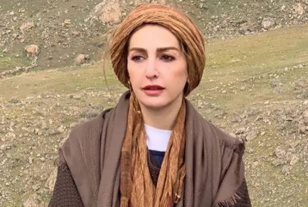 شقایق دهقان و مادرش در بیمارستان قبل از فوت پدرش