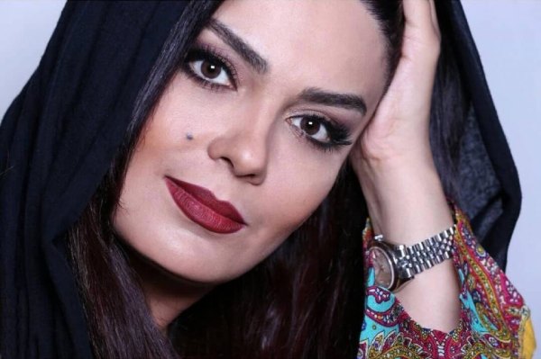 دکوراسیون زیبای خانه سارا خوئینی ها و با تزیین گلدان ها و معجزه رنگ ها