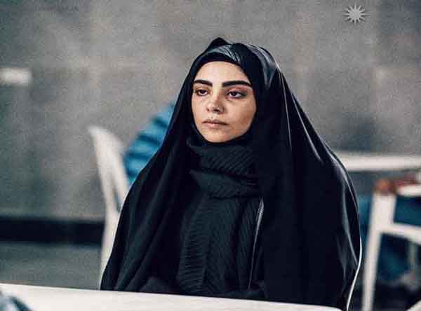 شباهت باورنکردنی مهدیس توکلی بازیگر سریال از سرنوشت و مادر جوانش