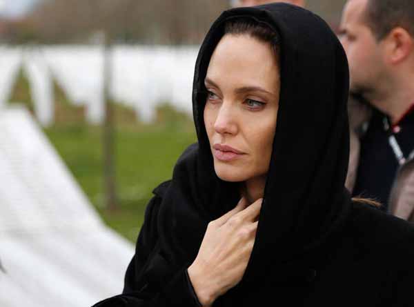 ست لباس راحتی آنجلینا جولی و فرزندانش در خیابان سوژه خبری شد