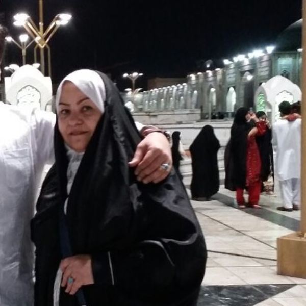 مادر حدیث چهره پرداز