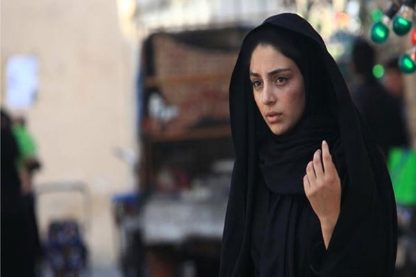 هستی مهدوی بازیگر کم حاشیه بر مزار پدرش